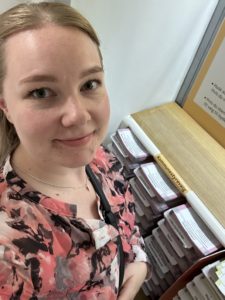 Person skal avgi sin stemme 