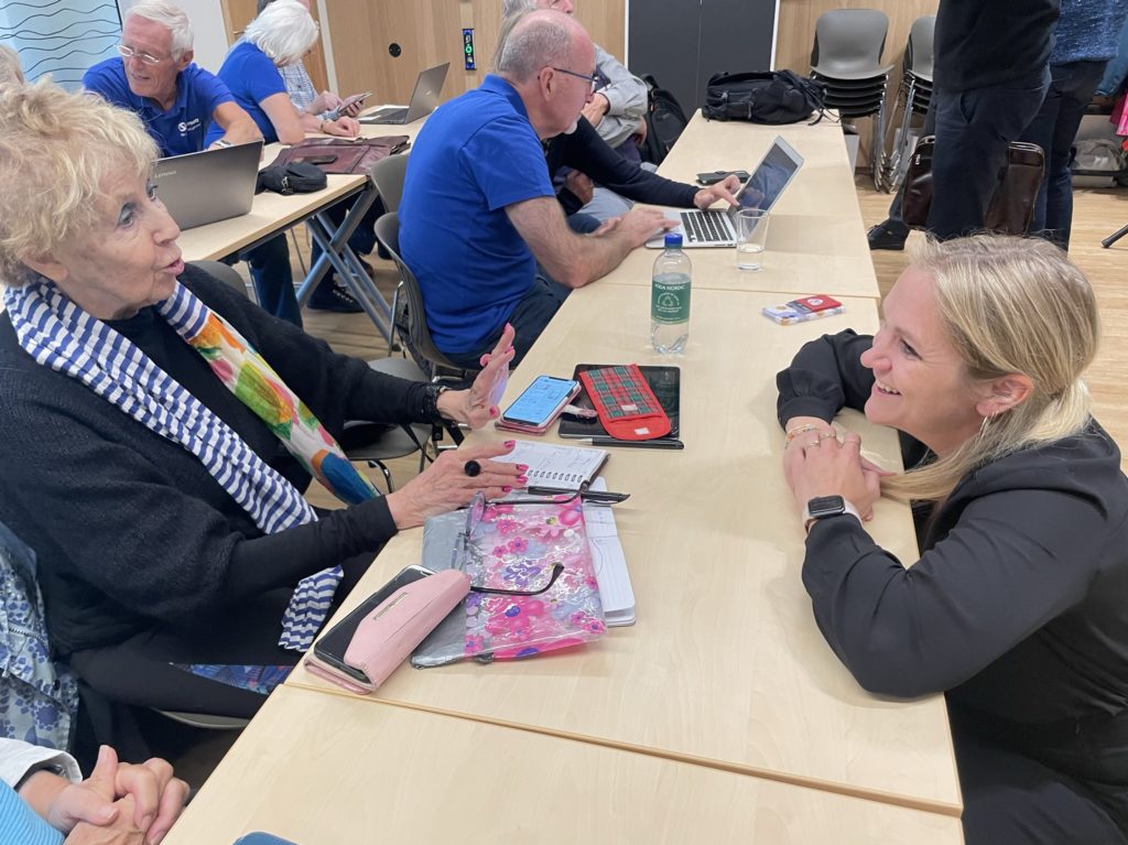 To personer mot hverandre