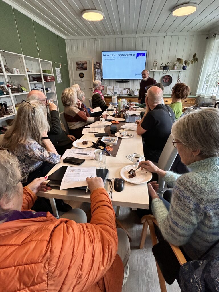 Slektsforskning i Seniornett Ringsaker på Frivilligsentralen i Moelv.